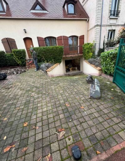 cour maison pavée avant chantier