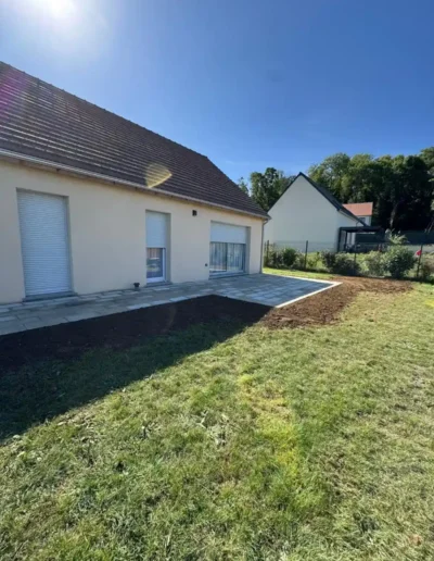 Terrasse achevée et terrain remis à niveau à Coltinville
