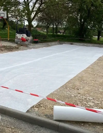 pose geotextile avant enrobe plateau sportif