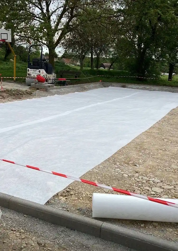 pose geotextile avant enrobe plateau sportif